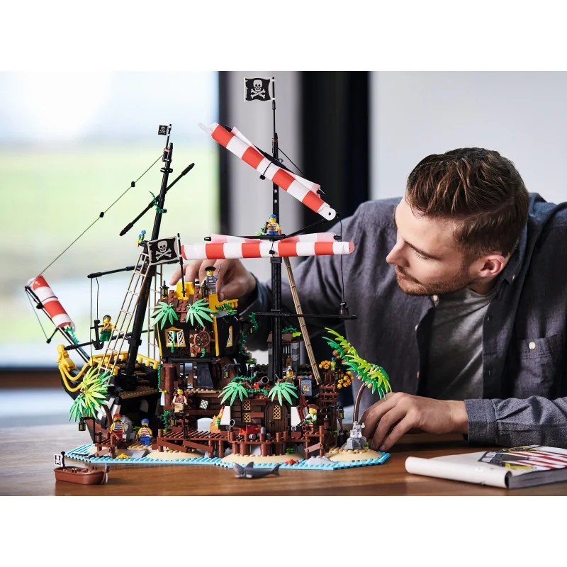 LEGO 21322 Piratas de Bahía Barracuda — foto 17