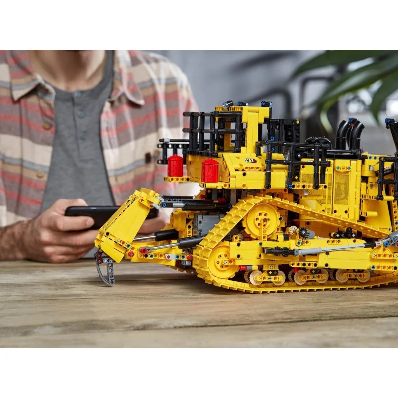LEGO 42131 Buldócer Cat D11 Controlado por App — foto 12