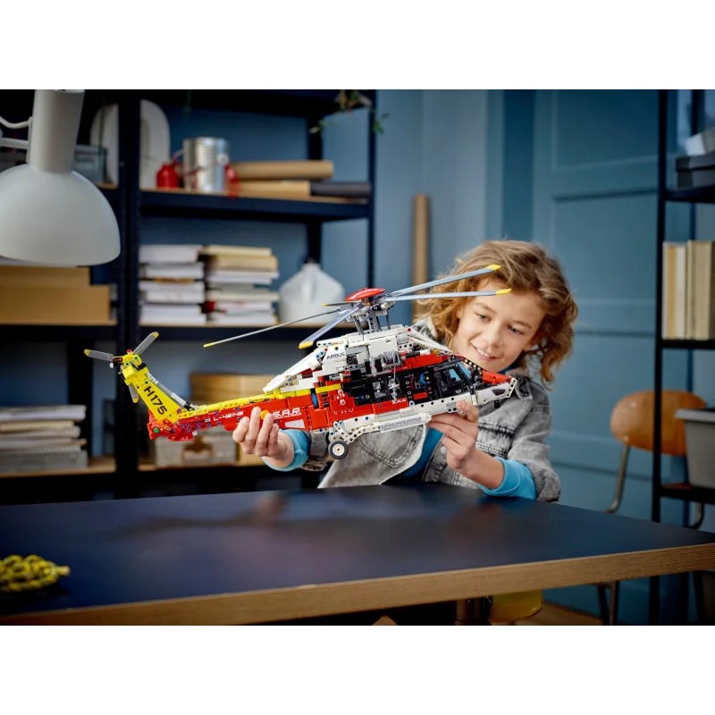LEGO 42145 Helicóptero de Rescate Airbus H175 — foto 10