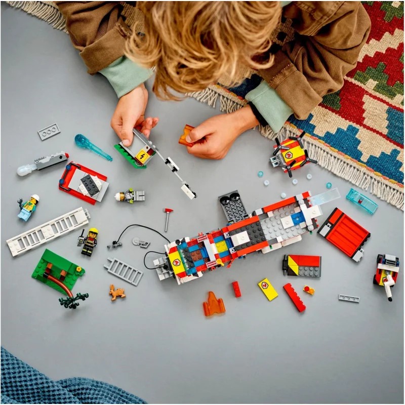 LEGO 60374 Unidad Móvil de Control de Incendios — foto 12