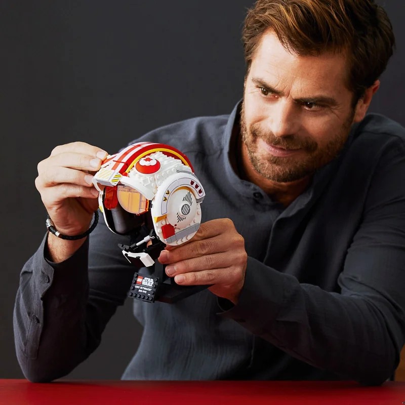 LEGO 75327 Casco de Luke Skywalker (Rojo Cinco) — foto 7
