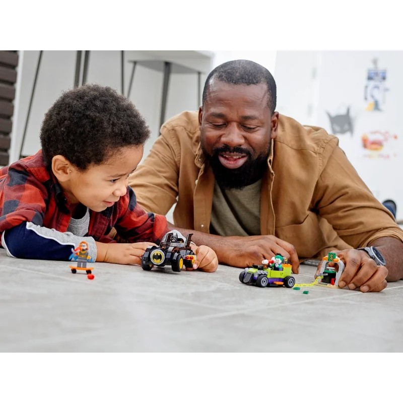 LEGO 76180 Batman vs. The Joker: Persecución en el Batmobile — foto 11